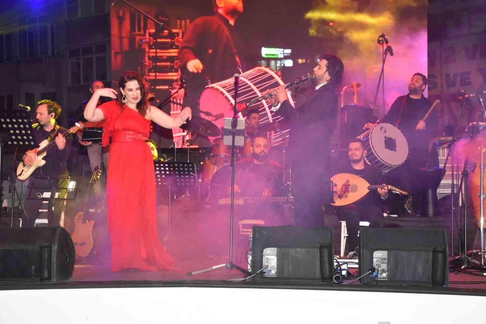 Hıdırellez ve Dallık Şenlikleri’nde konserler düzenlendi Edirne’nin Keşan ilçesinde Kültür ve Turizm Bakanlığının desteğiyle Keşan Belediyesi tarafından düzenlenen 1. Hıdırellez ve Dallık Şenliği ...