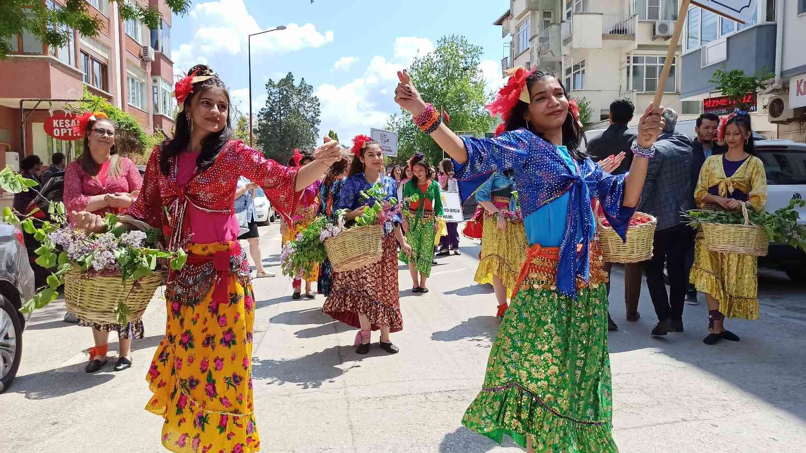 Hıdrellez ateşi Keşan’da yakıldı Hızır ve İlyas peygamberlerin yeryüzünde buluştuğu günü simgeleyen, halk dilinde Hıdrellez olarak adlandırılan ve doğanın canlanmasının ...