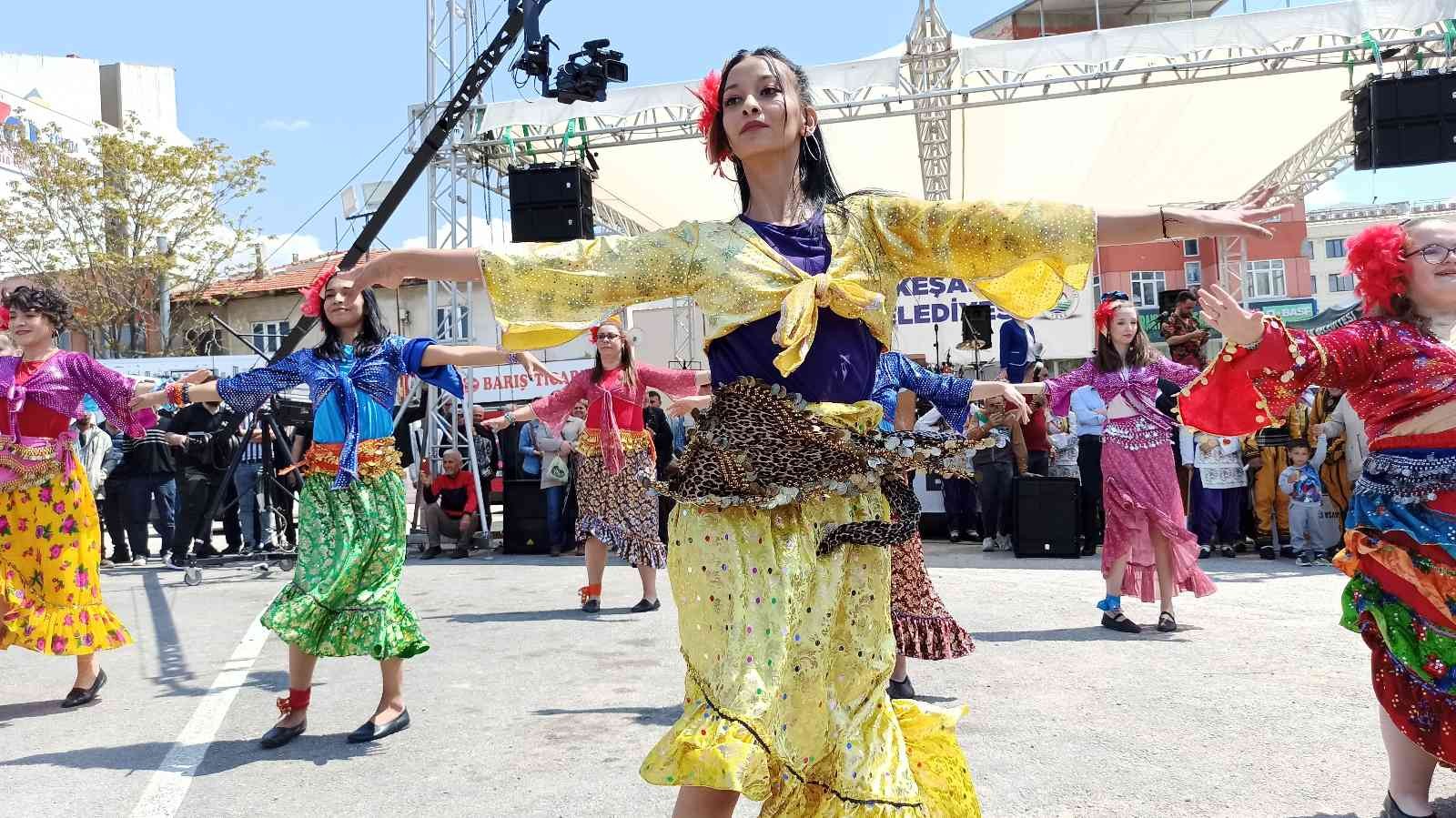 Hıdrellez ateşi Keşan’da yakıldı Hızır ve İlyas peygamberlerin yeryüzünde buluştuğu günü simgeleyen, halk dilinde Hıdrellez olarak adlandırılan ve doğanın canlanmasının ...
