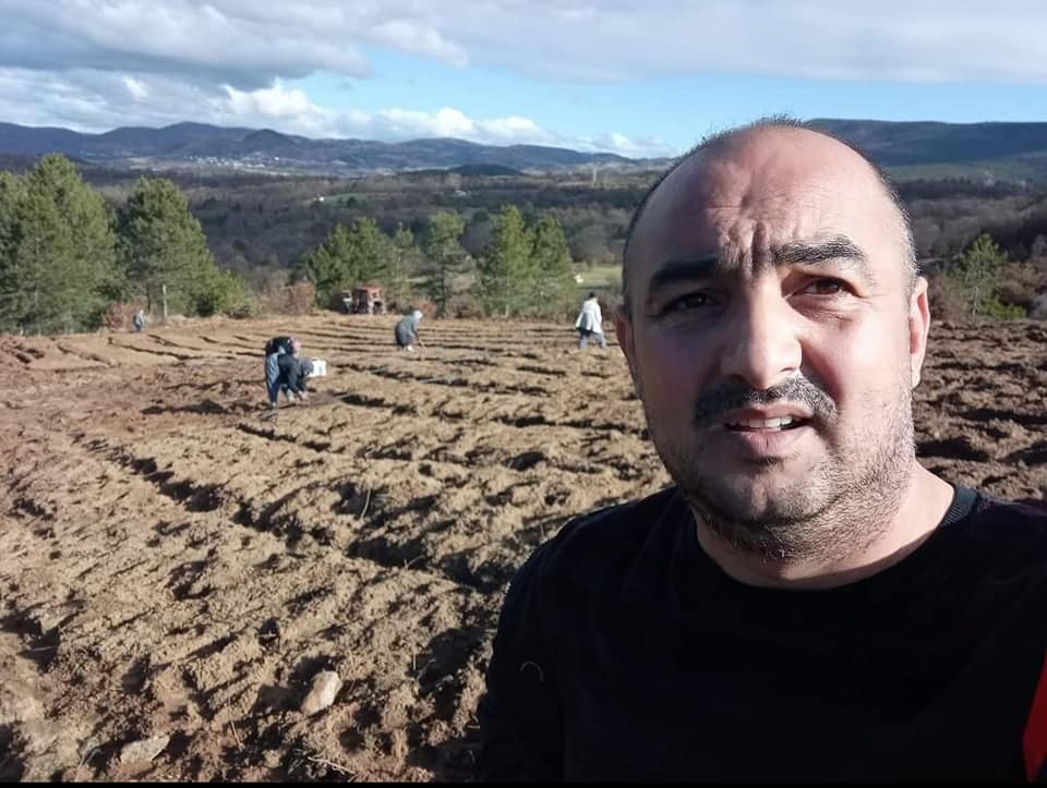 Hırsızlar tarlaları kurak bıraktı Bursa’nın Büyükorhan ilçesinde geçtiğimiz aralık ayında sulama pompalarının elektrik tesisatını çalan hırsızlar, bölgede binlerce dönüm arazinin ...