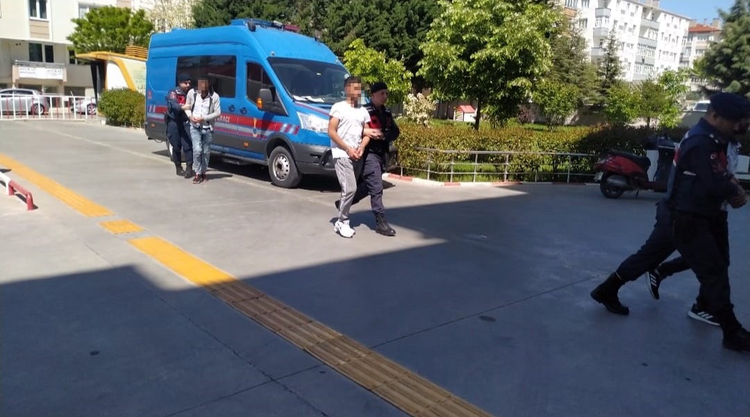 Kırklareli’nin Lüleburgaz ilçesinde döküm yapan bir işletmede 40 bin liralık malzemelerin çalınmasına ilişkin 520 saat güvenlik kamerası ...