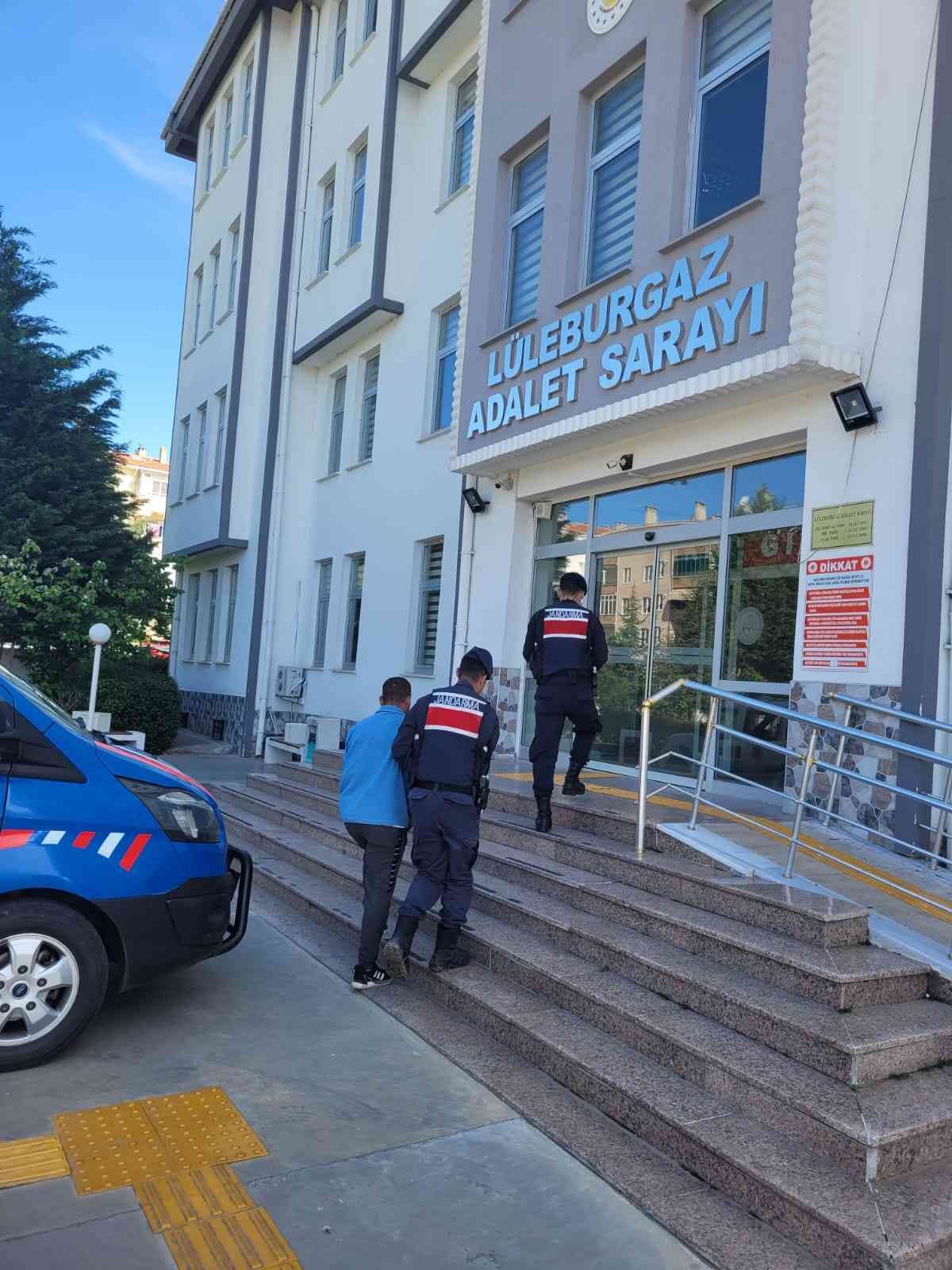 Kırklareli’nin Lüleburgaz ilçesinde döküm yapan bir işletmede 40 bin liralık malzemelerin çalınmasına ilişkin 520 saat güvenlik kamerası ...