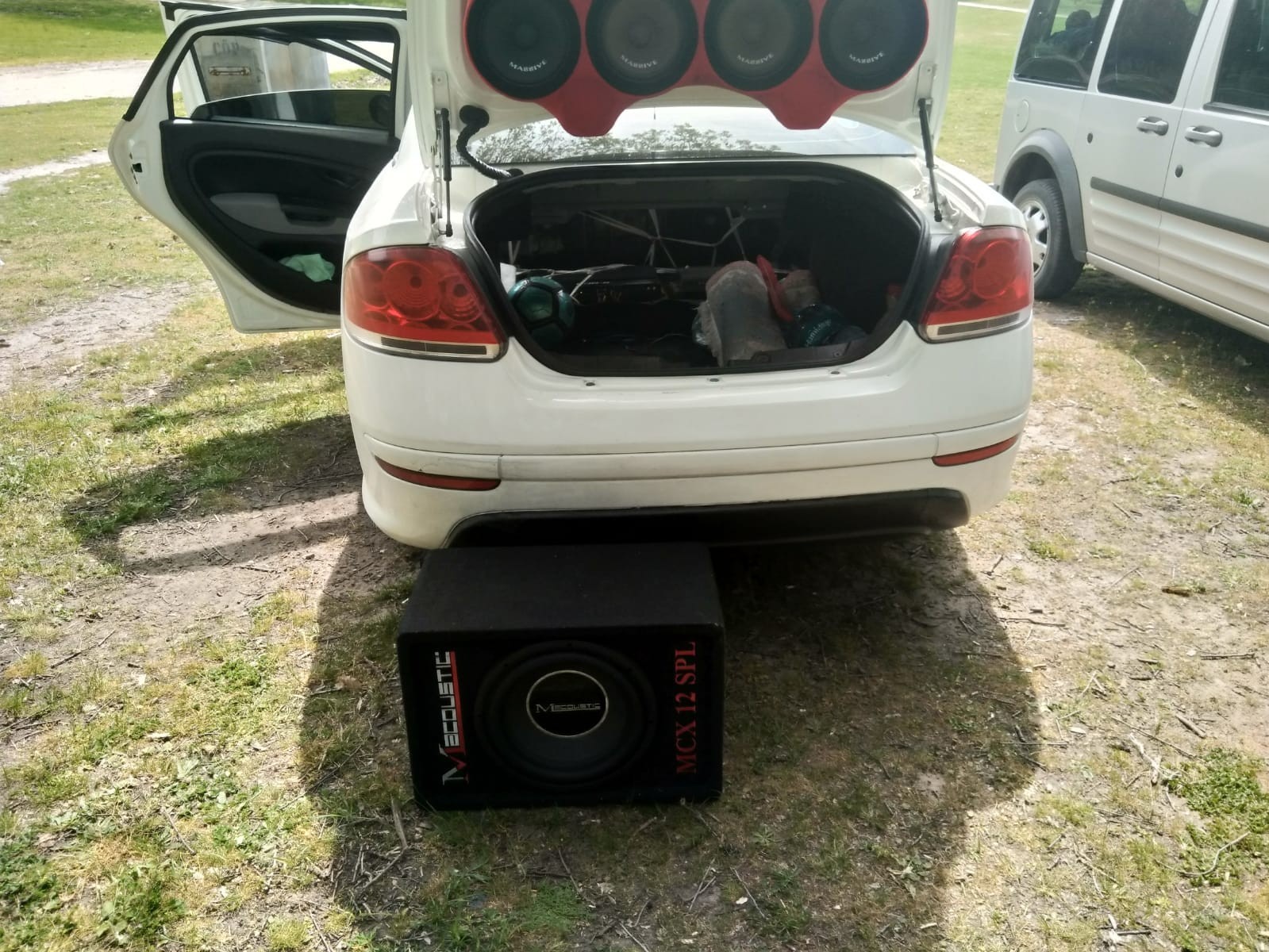 Tekirdağ’da jandarma ekiplerince yapılan kontrollerde abartı egzoz kullanan ve yüksek sesli müzik yayını yapan araçlara toplam 2 bin 567 TL ceza ...