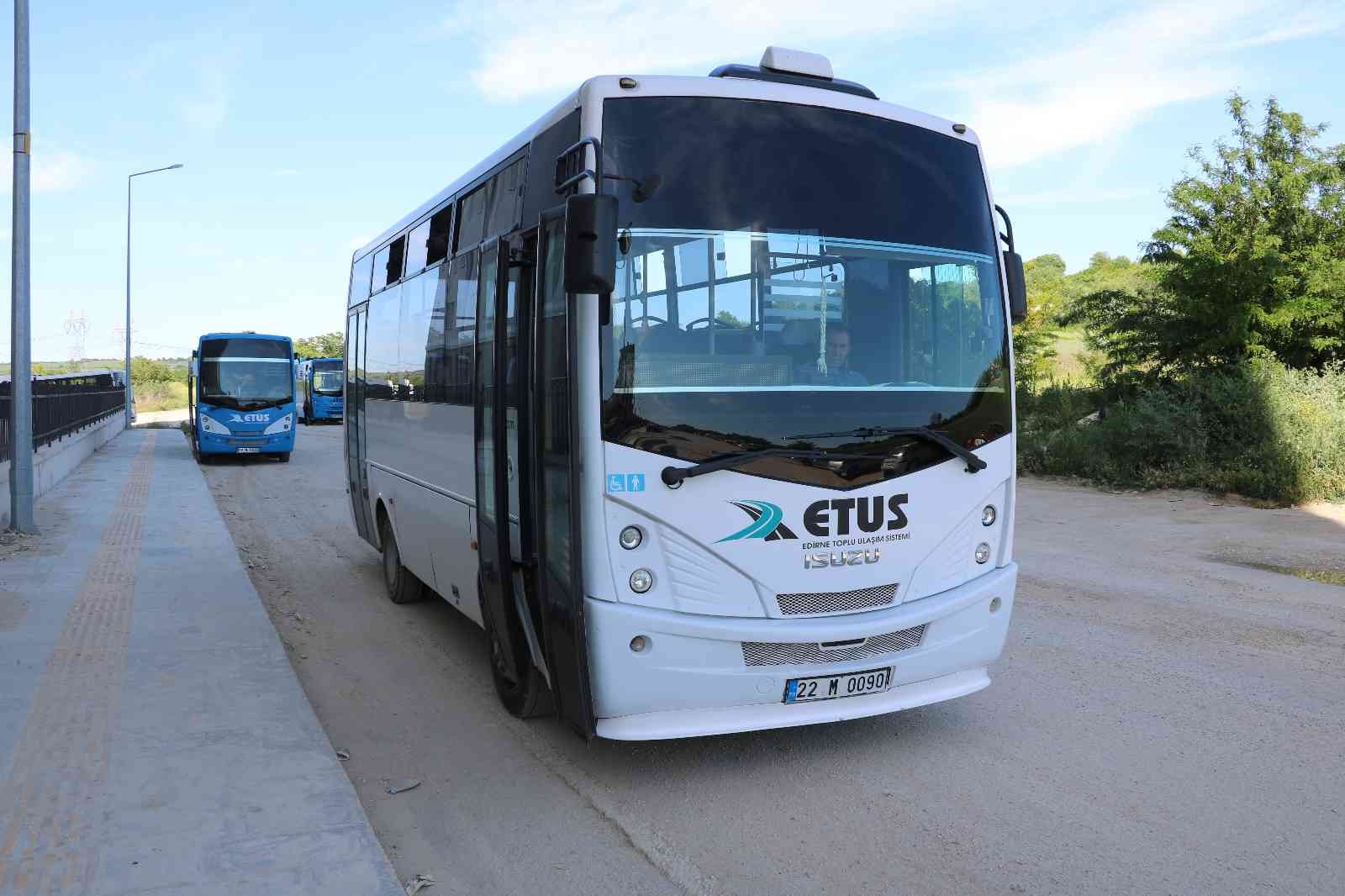 Edirne’de minibüste rahatsızlanan yolcuyu, diğer yolcuları indirmeden kısa sürede sağlık merkezine yetiştiren kahraman şoför Hasan Büyükuçar ...