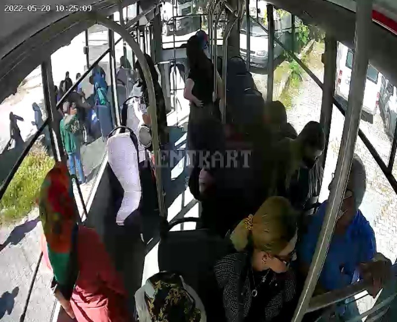 Edirne’de minibüste rahatsızlanan yolcuyu, diğer yolcuları indirmeden kısa sürede sağlık merkezine yetiştiren kahraman şoför Hasan Büyükuçar ...
