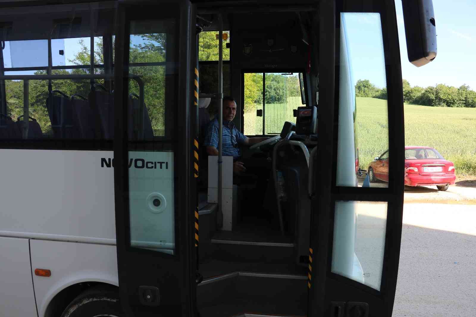 Edirne’de minibüste rahatsızlanan yolcuyu, diğer yolcuları indirmeden kısa sürede sağlık merkezine yetiştiren kahraman şoför Hasan Büyükuçar ...