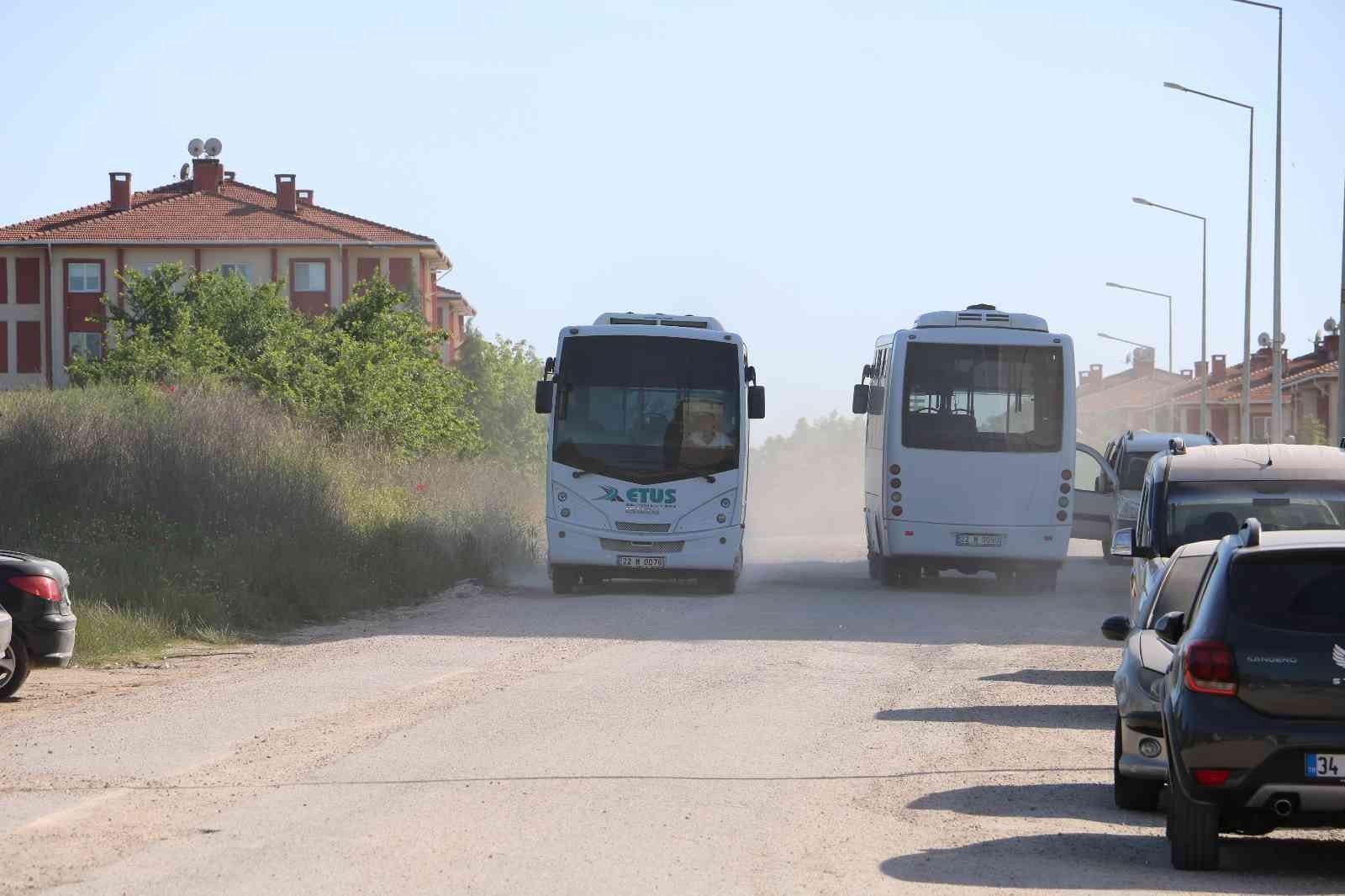 Edirne’de minibüste rahatsızlanan yolcuyu, diğer yolcuları indirmeden kısa sürede sağlık merkezine yetiştiren kahraman şoför Hasan Büyükuçar ...