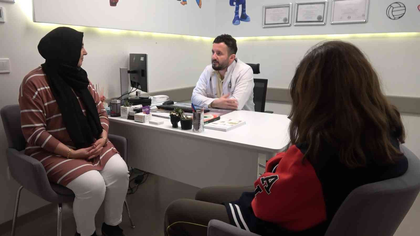 Kalbindeki deliği anjiyo ile giderildi Bursa’da Karadeniz ailesinin 12 yaşındaki kızı Sümeyye, küçük yaşta tespit edilen kalbindeki deliği kasığından yapılan operasyonla kesiksiz ...