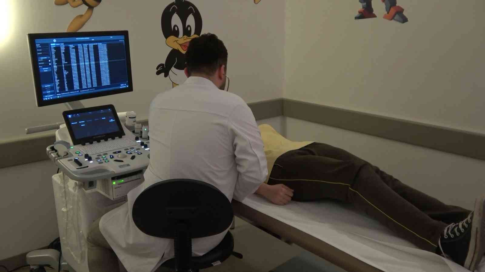 Kalbindeki deliği anjiyo ile giderildi Bursa’da Karadeniz ailesinin 12 yaşındaki kızı Sümeyye, küçük yaşta tespit edilen kalbindeki deliği kasığından yapılan operasyonla kesiksiz ...