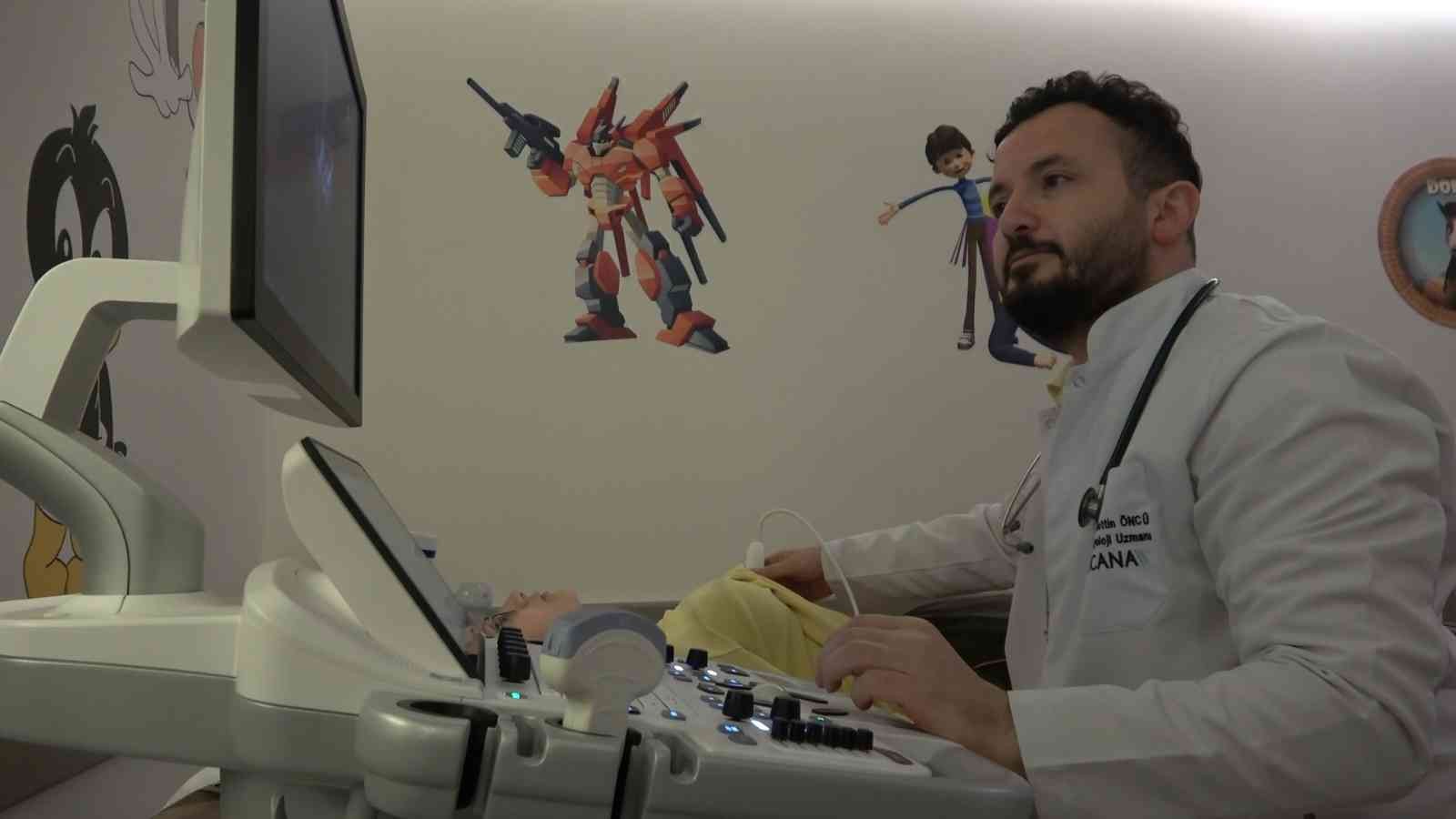 Kalbindeki deliği anjiyo ile giderildi Bursa’da Karadeniz ailesinin 12 yaşındaki kızı Sümeyye, küçük yaşta tespit edilen kalbindeki deliği kasığından yapılan operasyonla kesiksiz ...