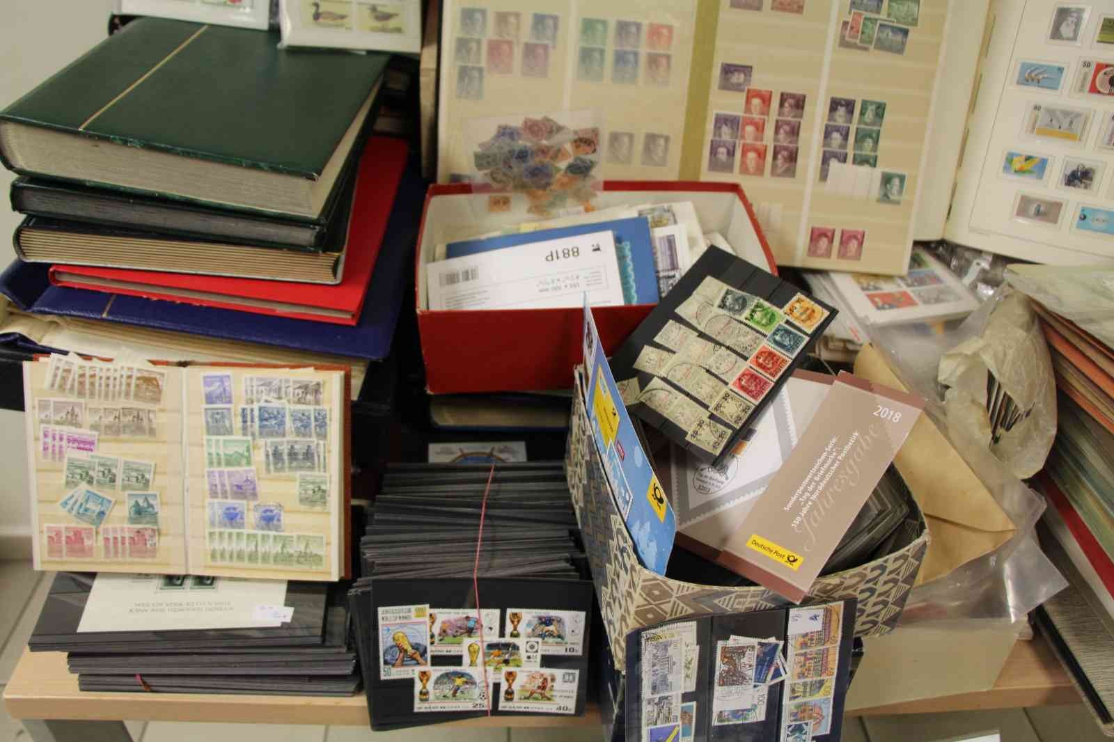 Kapıkule Gümrük Kapısı’nda gerçekleştirilen operasyonlarda, piyasa değeri yaklaşık 13 milyon Türk Lirası olan uyuşturucudan, kehribara, cep ...