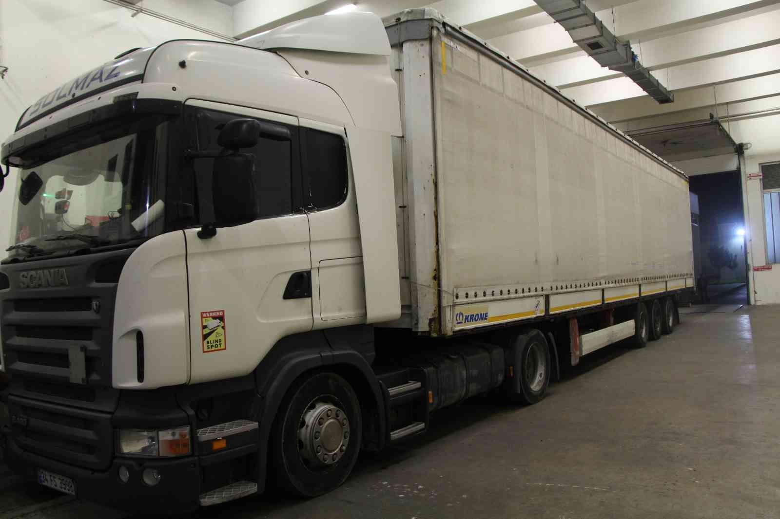 Kapıkule Gümrük Kapısı’nda gerçekleştirilen operasyonlarda, piyasa değeri yaklaşık 13 milyon Türk Lirası olan uyuşturucudan, kehribara, cep ...