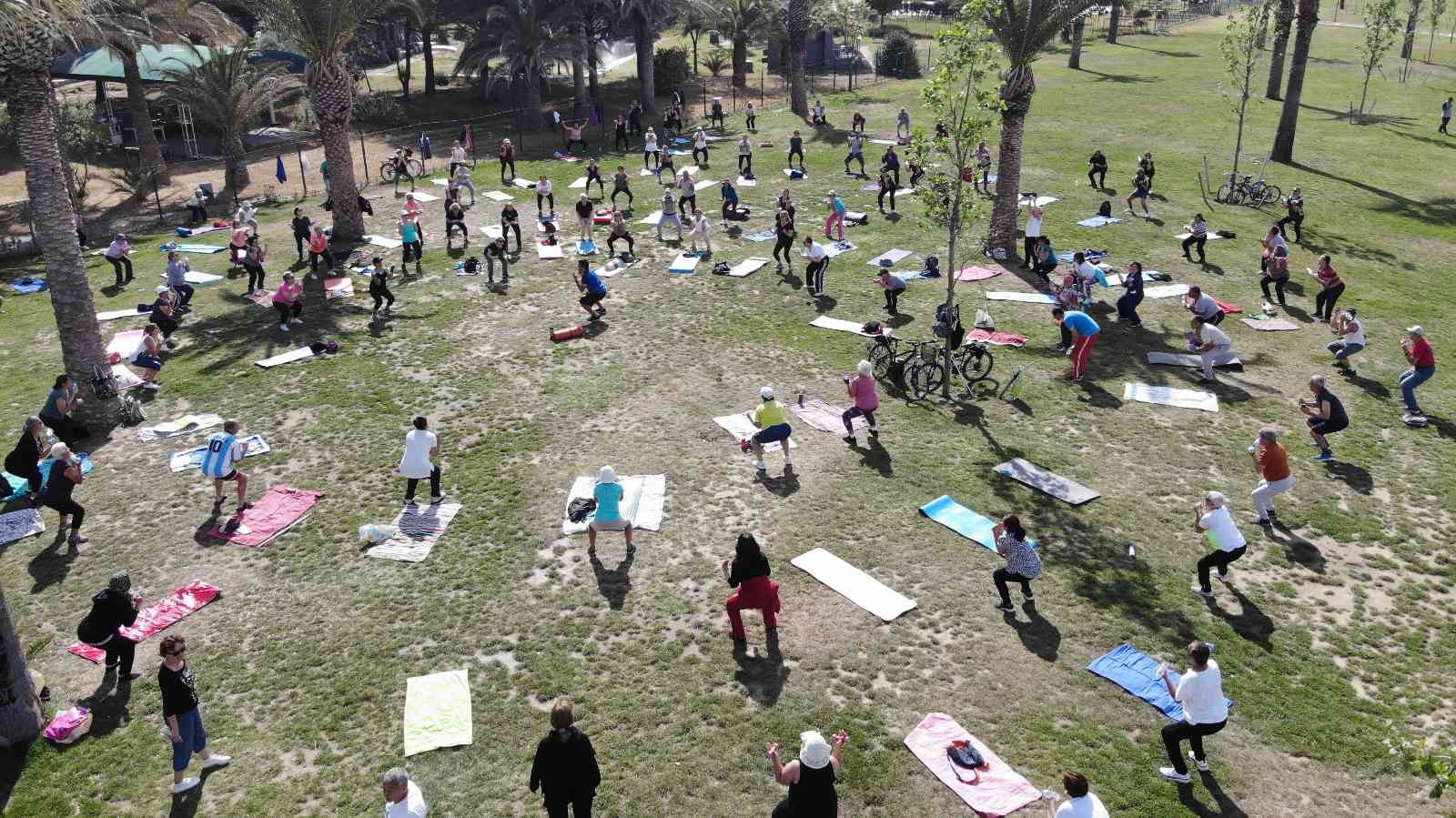 Balıkesir’in Edremit Belediyesi eğitimin ve sporun yanında yer almaya devam ediyor. Edremit Belediyesi tarafından Altınkum, Akçay ve Güre ...