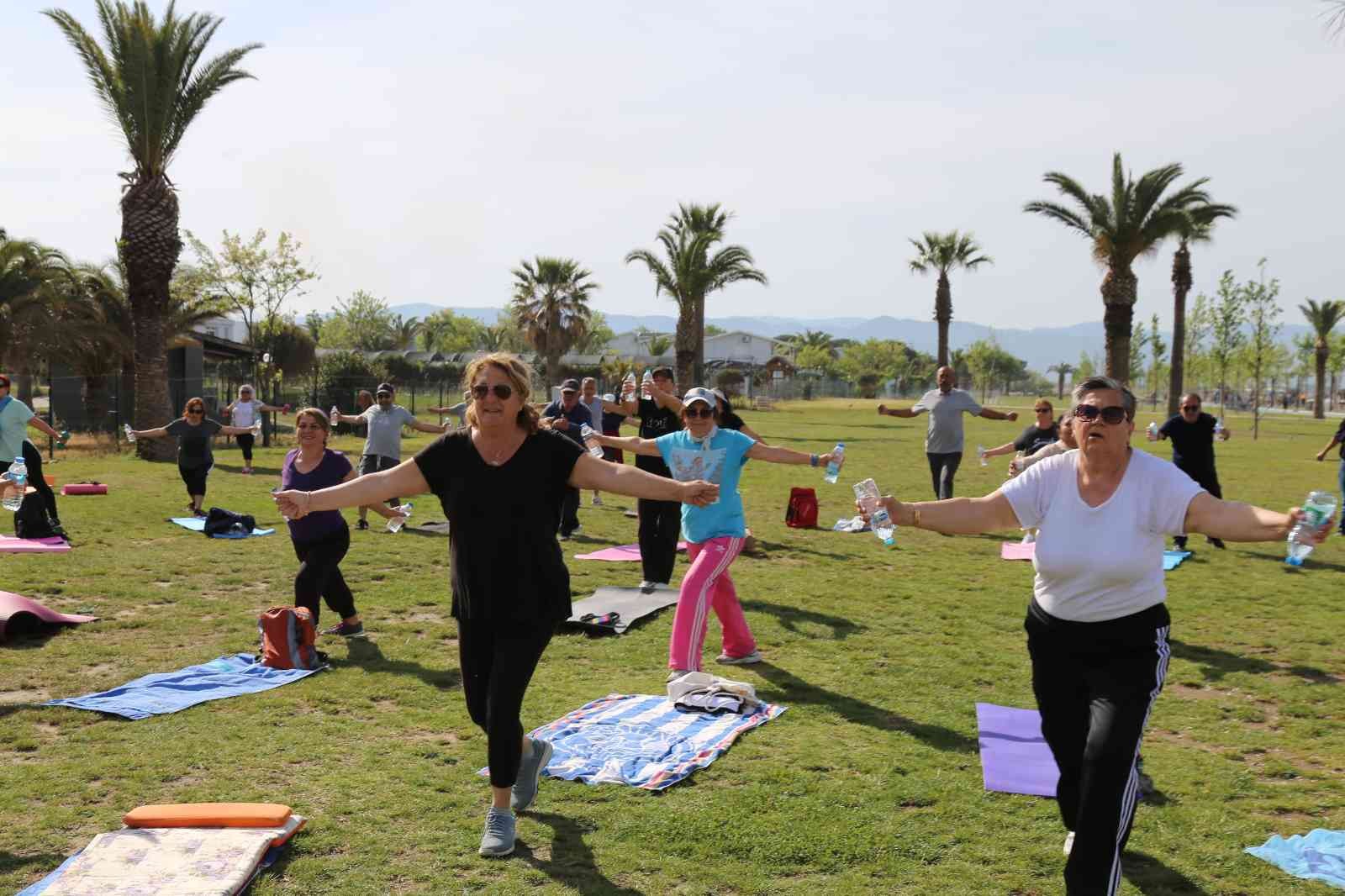 Balıkesir’in Edremit Belediyesi eğitimin ve sporun yanında yer almaya devam ediyor. Edremit Belediyesi tarafından Altınkum, Akçay ve Güre ...