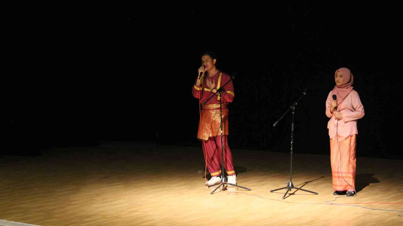 Kırklareli’nde "Endonezya Günü" etkinliği Kırklareli’nde Bahar Şenlikleri çerçevesinde uluslararası öğrenciler tarafından Endonezya Günü etkinliği düzenlendi. Etkinlik, İstiklal Marşı ile ...