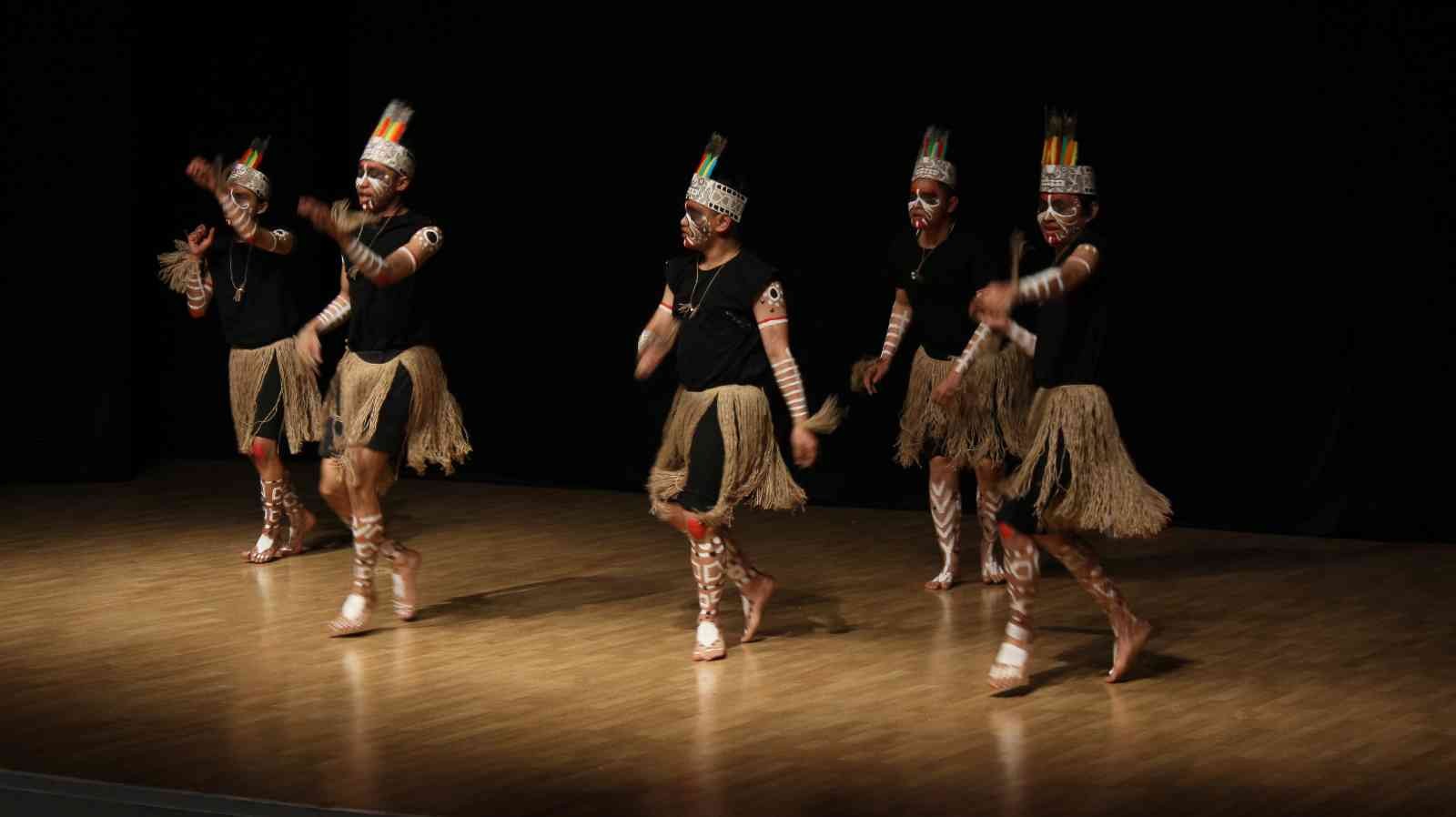 Kırklareli’nde "Endonezya Günü" etkinliği Kırklareli’nde Bahar Şenlikleri çerçevesinde uluslararası öğrenciler tarafından Endonezya Günü etkinliği düzenlendi. Etkinlik, İstiklal Marşı ile ...