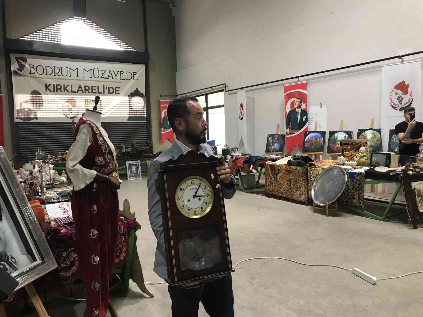 Kırklareli’nde ilk kez müzayede düzenlendi Kırklareli’nde Bodrum Müzayede tarafından müzayede düzenlendi. Bodrum Müzayede ve Kırklareli Belediyesi organizasyonuyla, Kırklareli tarihinde ...