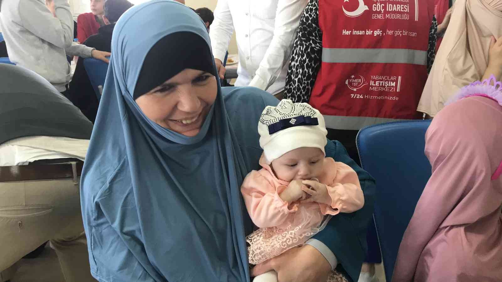 Kırklareli’nde savaş mağdurlarıyla bayramlaşma Rusya, Ukrayna’a savaşı sebebiyle ülkelerini terk edip Türkiye’ye sığınan Kırım Tatar Türkleri bayramlaştı. Vali Osman Bilgin Ramazan Bayramı ...