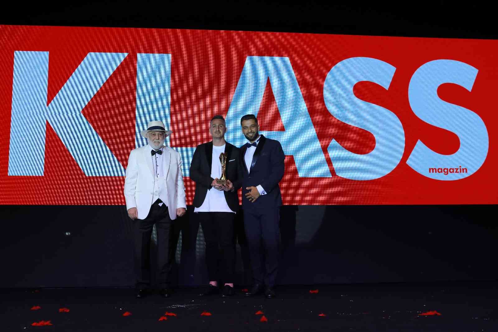 Klass Magazin Dergisi, 18. yılını Klass Ödülleri gala seremonisi ile kutladı. 50 farklı kategoride sektörlerinin en başarılı isimlerinin ...