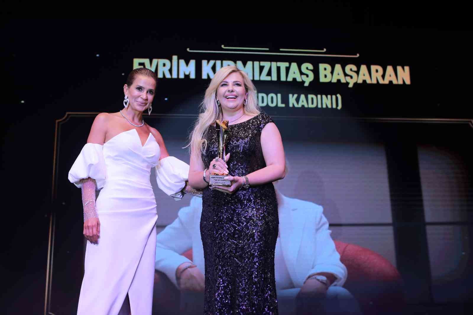 Klass Magazin Dergisi, 18. yılını Klass Ödülleri gala seremonisi ile kutladı. 50 farklı kategoride sektörlerinin en başarılı isimlerinin ...