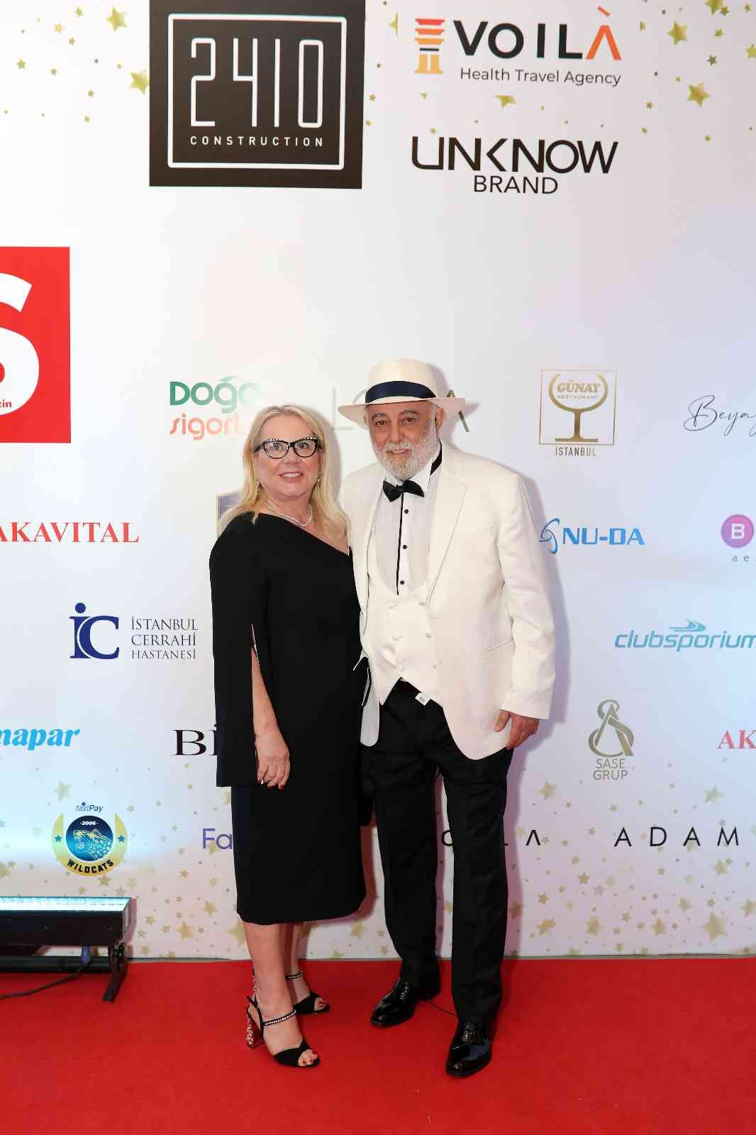 Klass Magazin Dergisi, 18. yılını Klass Ödülleri gala seremonisi ile kutladı. 50 farklı kategoride sektörlerinin en başarılı isimlerinin ...