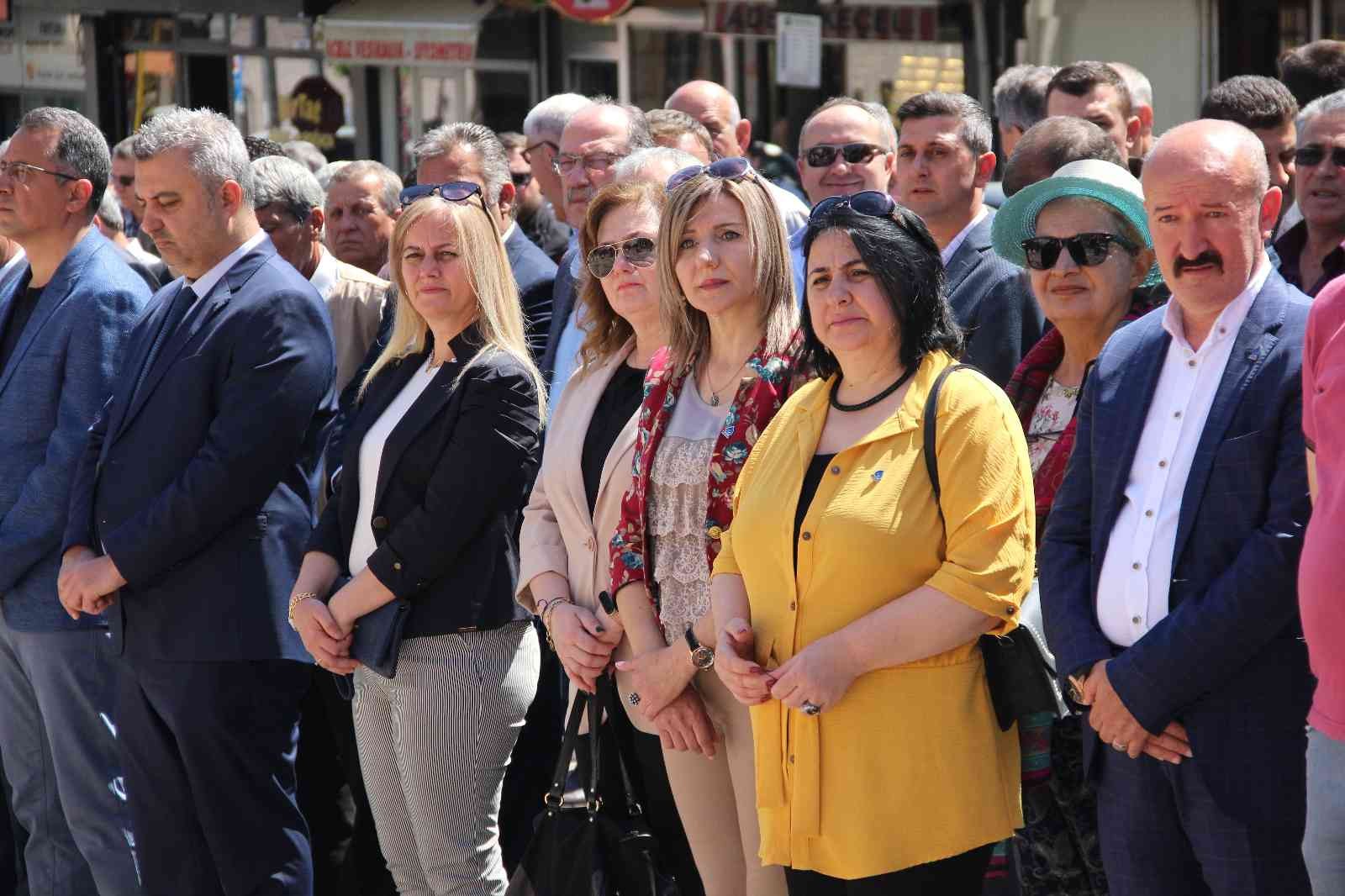 Tekirdağ’ın Malkara ilçesinde 14 Mayıs Çiftçiler Günü çeşitli etkinliklerle kutlandı. Malkara Ziraat Odası Başkanlığı tarafından Atatürk Anıtı ...