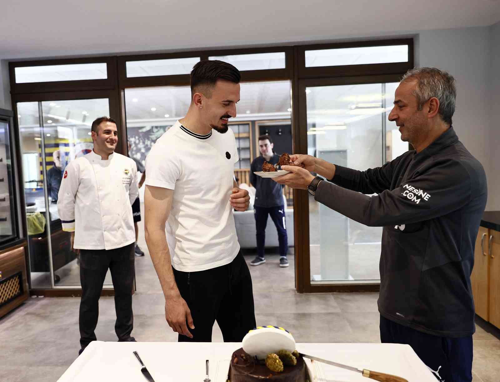 Mergim Berisha’nın doğum günü kutlandı Fenerbahçe’nin Alman forveti Mergim Berisha’nın doğum günü, teknik heyet ve takım arkadaşları tarafından kutlandı. Spor Toto Süper Lig’in 37 ...