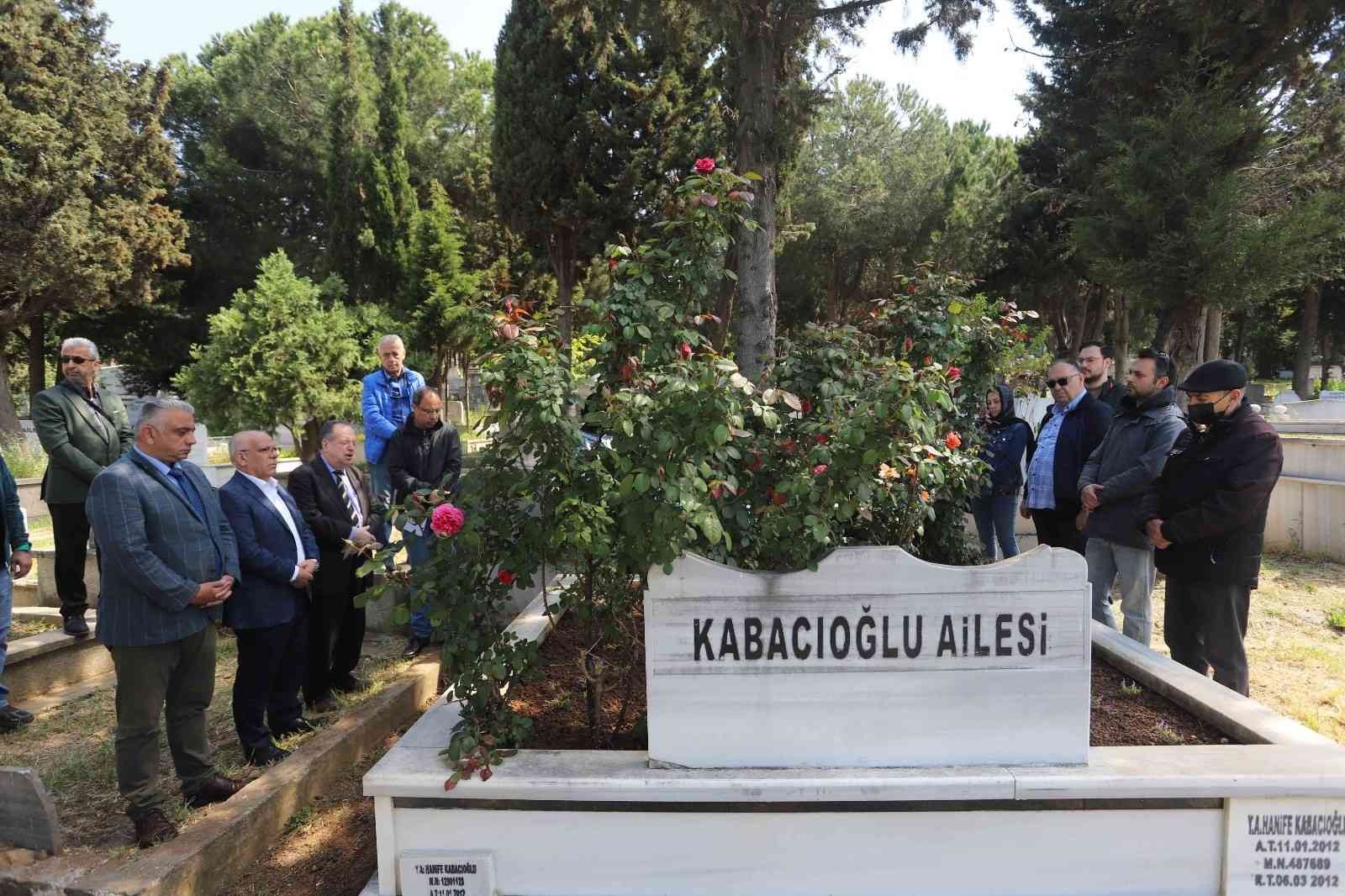 Kartal Belediyesi Basın Yayın ve Halkla İlişkiler eski müdürü Hüseyin Kabacıoğlu, vefatının 11. yıl dönümünde Maltepe Gülsuyu Mezarlığı’ndaki ...
