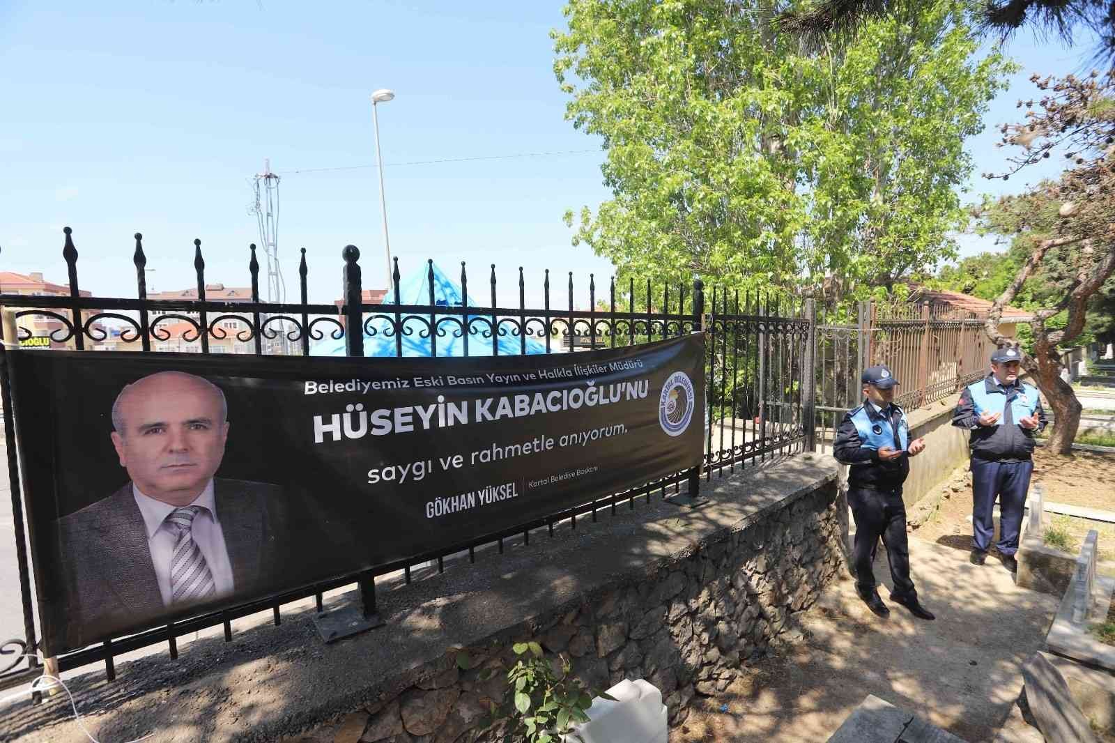 Kartal Belediyesi Basın Yayın ve Halkla İlişkiler eski müdürü Hüseyin Kabacıoğlu, vefatının 11. yıl dönümünde Maltepe Gülsuyu Mezarlığı’ndaki ...