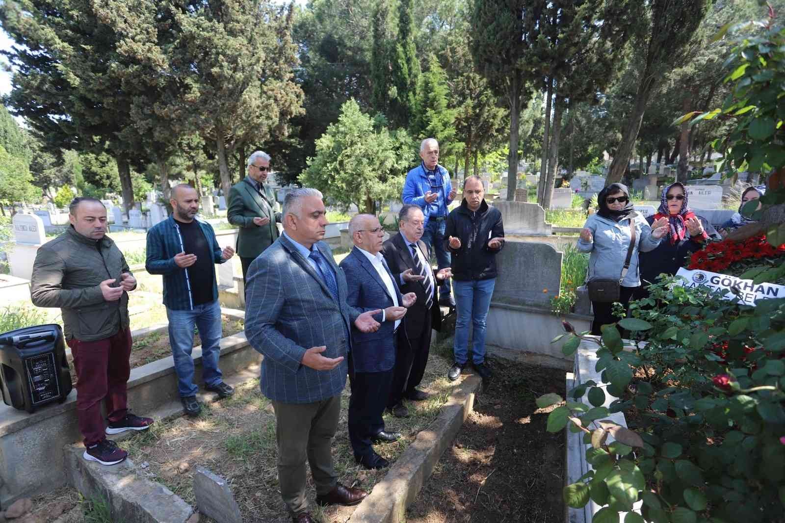 Kartal Belediyesi Basın Yayın ve Halkla İlişkiler eski müdürü Hüseyin Kabacıoğlu, vefatının 11. yıl dönümünde Maltepe Gülsuyu Mezarlığı’ndaki ...
