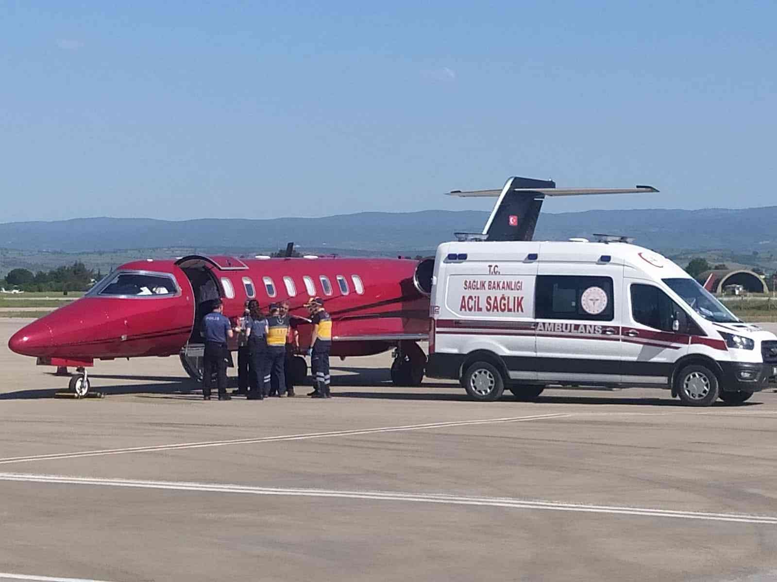 Minik Akif için jet seferberlik Fransa’da boğulma tehlikesi geçirip yoğun bakıma alınan 6 yaşındaki Türk vatandaşı Akif Özer Sağlık Bakanlığına ait özel ambulans ile Türkiye’ye ...