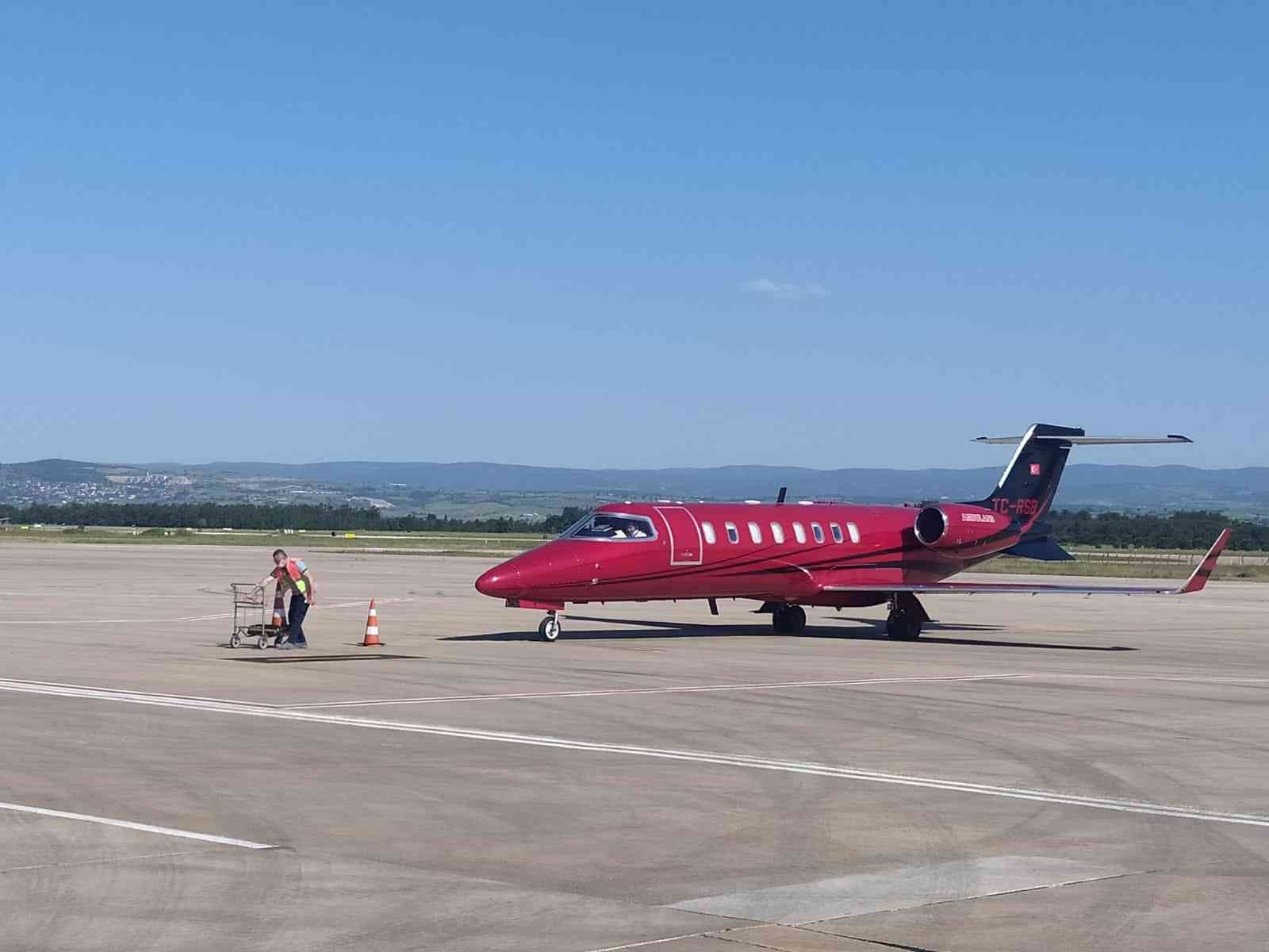 Minik Akif için jet seferberlik Fransa’da boğulma tehlikesi geçirip yoğun bakıma alınan 6 yaşındaki Türk vatandaşı Akif Özer Sağlık Bakanlığına ait özel ambulans ile Türkiye’ye ...