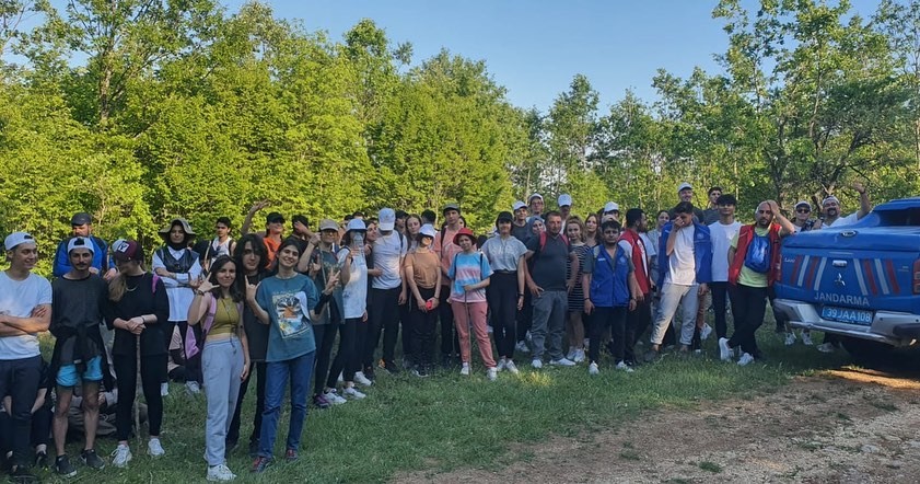 Kırklareli’nde ormanlık alanda kaybolan 100 kişilik öğrenci grubu jandarma ekiplerince bulundu. Alınan bilgiye göre, Kırklareli Üniversitesi Doğa ...