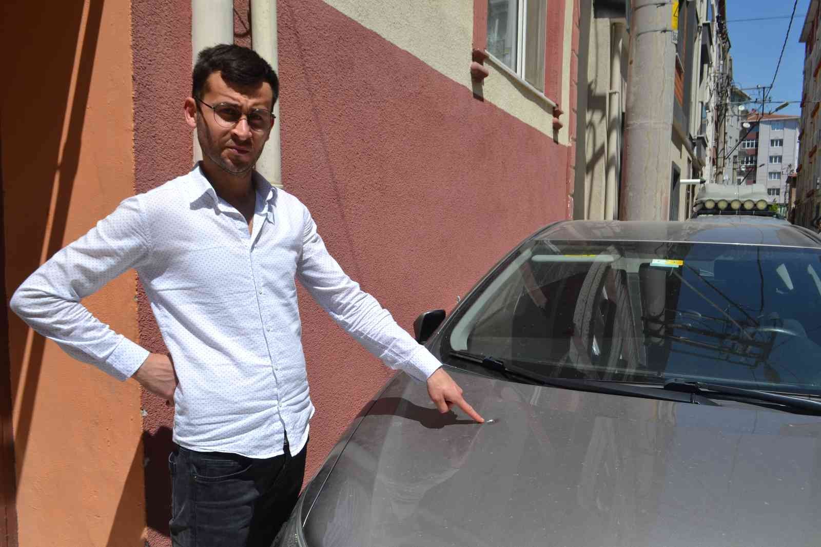 Otomobiline yorgun mermi isabet eden kadından magandalara tepki: "Rastgele havaya ateş açanlara sinir oluyorum" Tekirdağ’da yorgun merminin isabet ettiği otomobilin kaportası delindi. Olay, Çorlu Reşadiye Mahallesi Atatürk 2. Sokak’ta meydana geldi. İddiaya ...