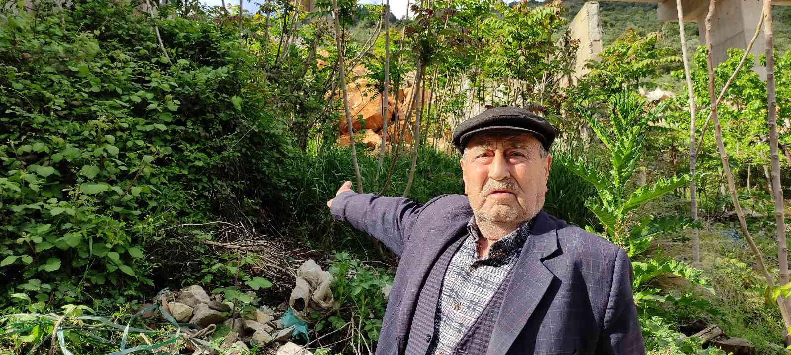 (Özel) Evlerinin üzerinde dev kayalar var, korku içinde yaşıyorlar Bursa’da vatandaşlar evlerinin üzerine bırakılan dev kayalara önlem alınmasını istiyor. Bursa’nın Kestel ilçesi Dudaklı köyü sakinleri evlerinin ...