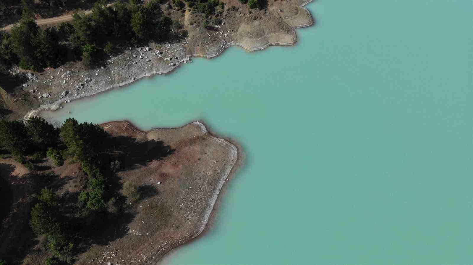 Bursa’da yılda sadece 1 ay turkuaz renge bürünen göleti görenler hayran kalıyor. Gören Salda gölüne benzetiyor. Harmancık ilçesi Karaca ...