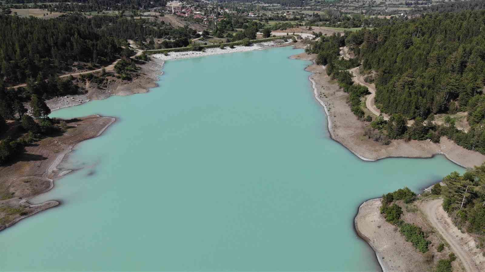 Bursa’da yılda sadece 1 ay turkuaz renge bürünen göleti görenler hayran kalıyor. Gören Salda gölüne benzetiyor. Harmancık ilçesi Karaca ...