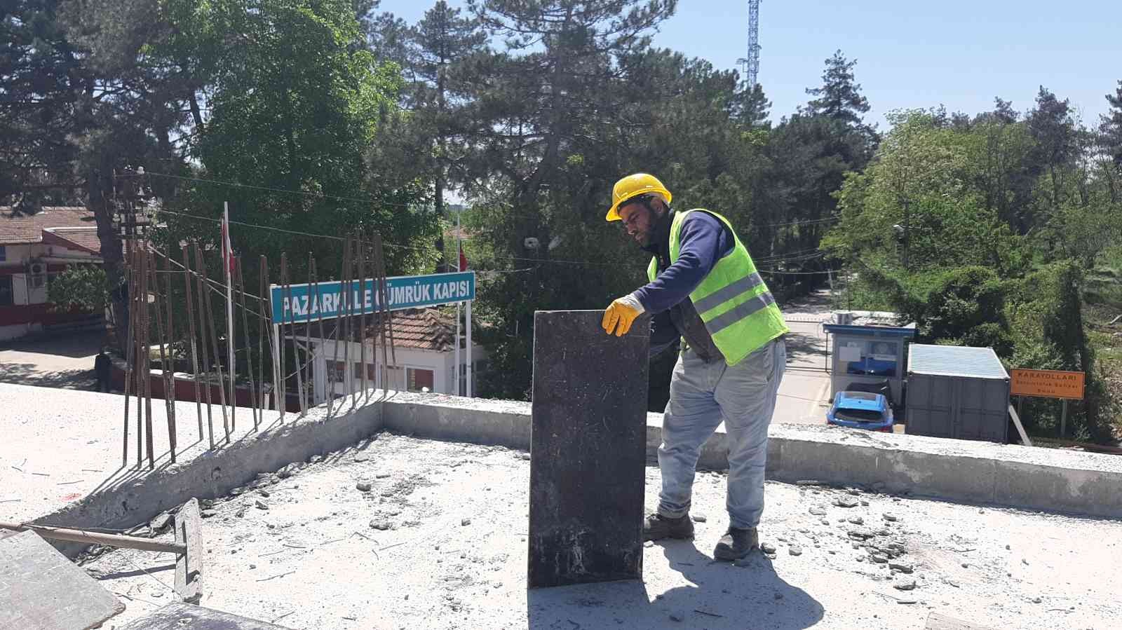 Türkiye’nin Yunanistan’a açılan sınır kapılarından birisi olan Pazarkule Sınır Kapısı’nda gerçekleştirilen modernizasyon çalışmalarının yüzde 50 ...