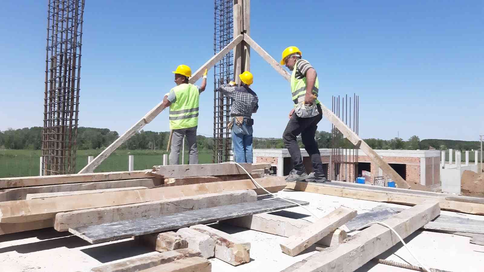 Türkiye’nin Yunanistan’a açılan sınır kapılarından birisi olan Pazarkule Sınır Kapısı’nda gerçekleştirilen modernizasyon çalışmalarının yüzde 50 ...