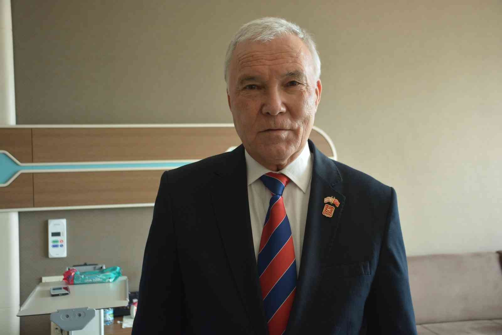 Pide kuyruğunda saldırıya uğrayan Kıbrıs gazisine destek Kocaeli’de geçen hafta saldırıya uğrayan Kıbrıs gazisi Abdullah Al’a Türkiye Muharip Gaziler Derneği’nden destek geldi. Al’ı ziyaret eden Türkiye ...