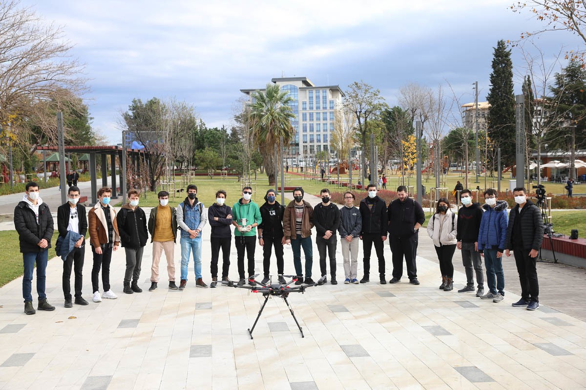 Zeytinburnu Gençlik Merkezi (ZEYGEM)’nin 3’üncü dönem drone eğitimleri başlıyor. Drone kullanmaya meraklı gençler eğitim sonunda ‘SHGM Onaylı ...