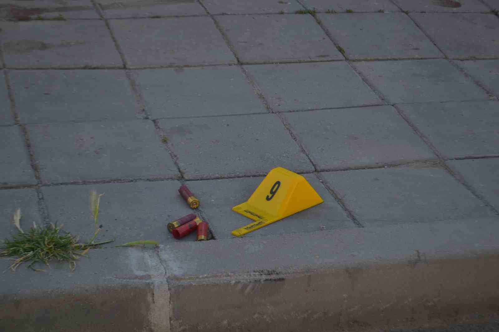 Pompalı tüfekle kurşun yağdırdı: 1 ağır yaralı Tekirdağ Çorlu’da husumetlisi olduğu kişi tarafından sokak üzerinde pompalı tüfekle saldırıya uğrayan genç ağır yaralandı. Olay, Çerkezköy yoluna ...