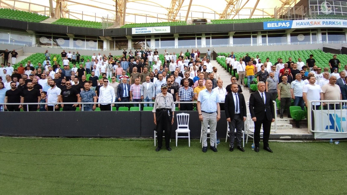 Spor Toto 1. Lig’e yükselen Sakaryaspor’da, 44. Olağan Genel Kurul’da tek aday olan Cumhur Genç, yeniden başkanlığa seçildi. Takım için ...