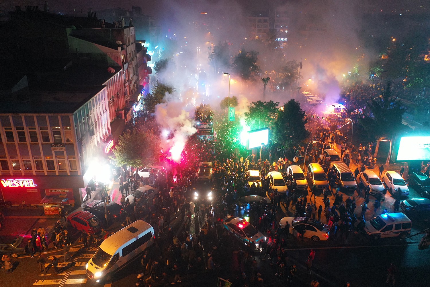 Sakaryaspor’un Spor Toto 1. Lig serüveni 2011 yılında Play-Off finalini kazanarak 1. Lig’e yükselen Sakaryaspor, daha sonra yeniden alt liglere düştü ve 10 yıl verdiği mücadele sonrası ...