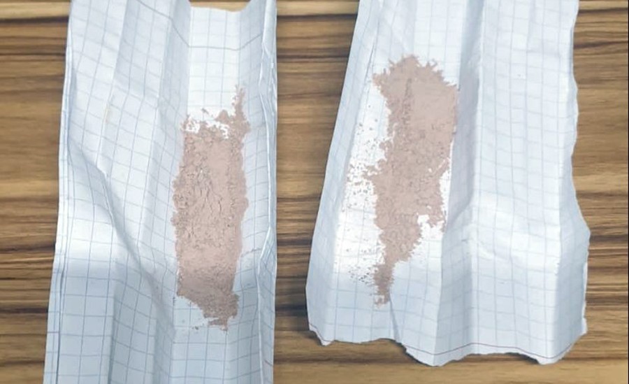 Saray’da eroin maddesi ele geçirildi Tekirdağ’da polis ekipleri şüphe üzerine durdukları ticari taksi müşterisinin üzerinde uyuşturucu madde ele geçirdi. Alınan bilgiye göre, Saray ...