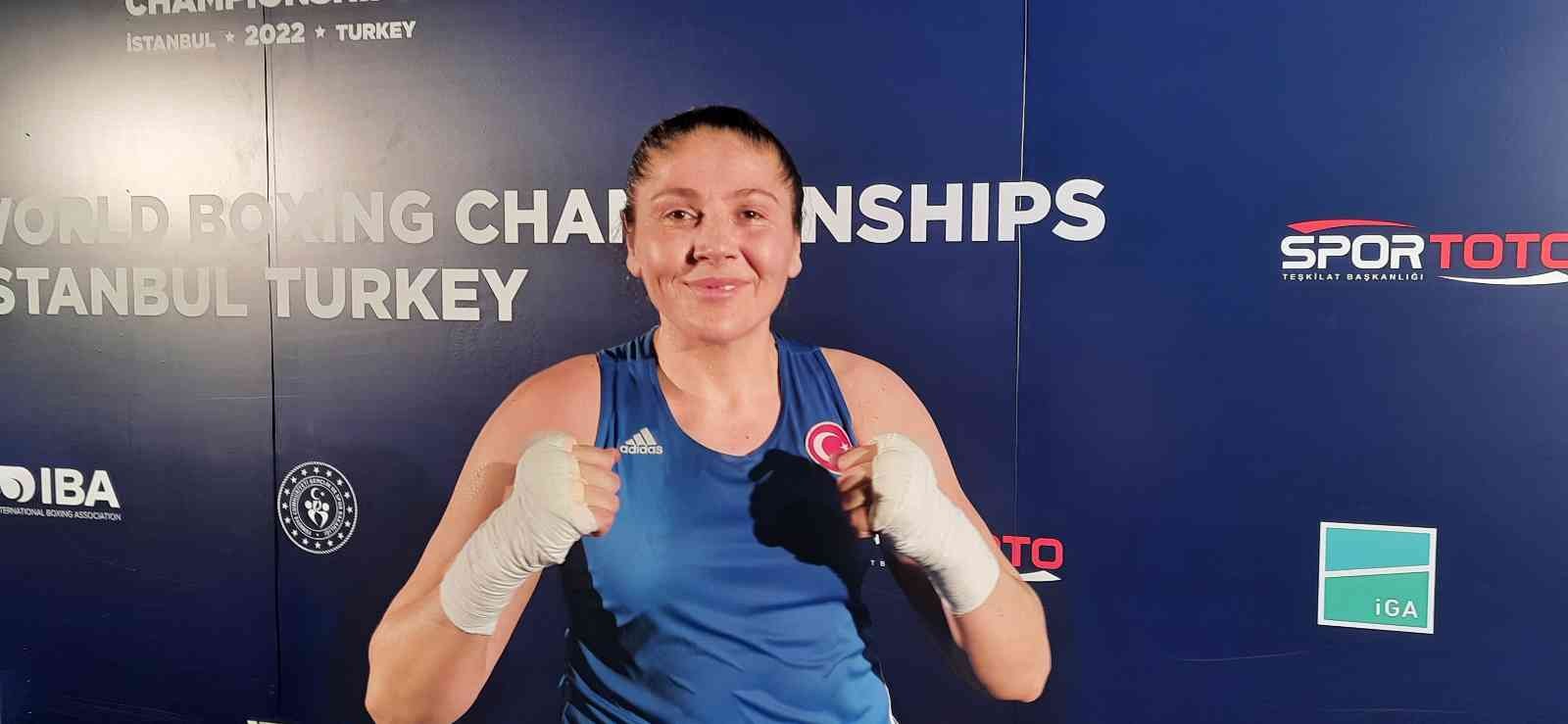 Türkiye’nin ev sahipliğinde düzenlenen Dünya Kadınlar Boks Şampiyonası’nda 81 kiloda mücadele eden Şennur Demir, adını yarı finale yazdırdı ...