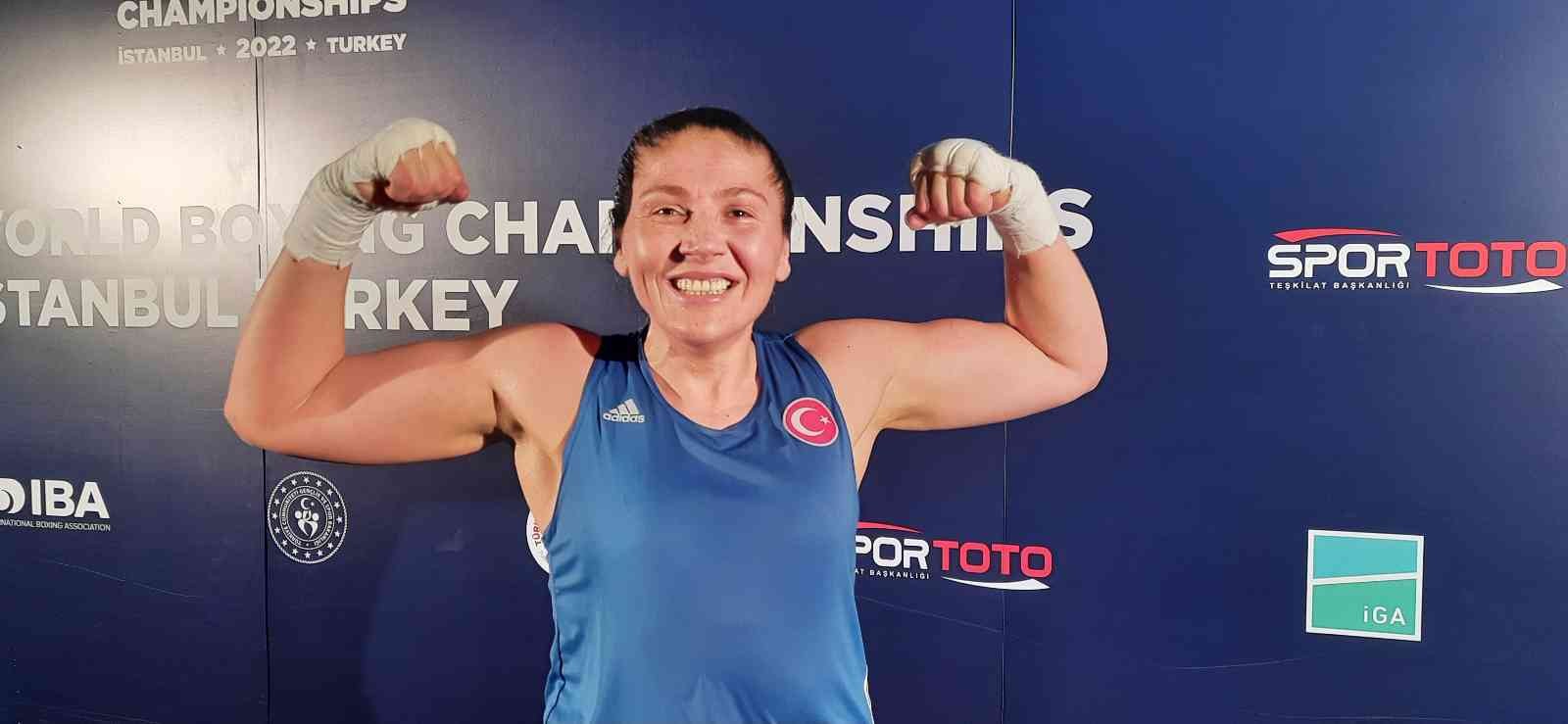Türkiye’nin ev sahipliğinde düzenlenen Dünya Kadınlar Boks Şampiyonası’nda 81 kiloda mücadele eden Şennur Demir, adını yarı finale yazdırdı ...