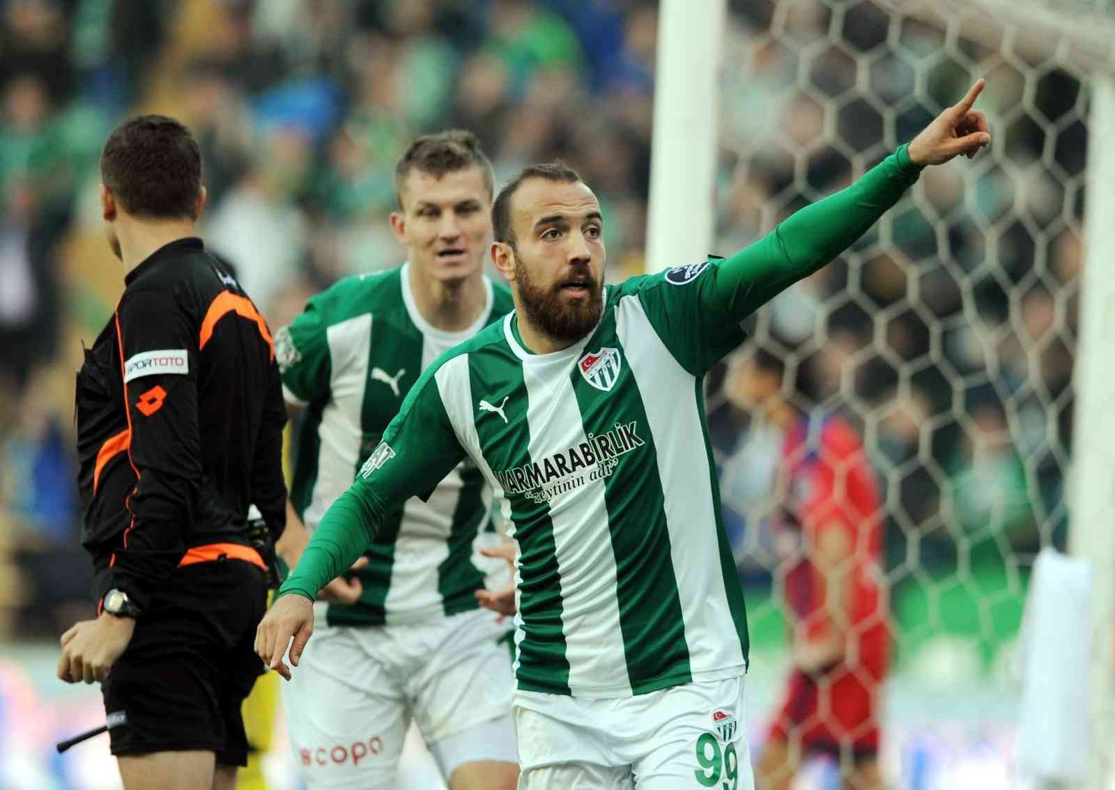 Sercan Yıldırım: “Bursaspor’u bu hale getirenler utanın!” Bursaspor’un 2009-2010 sezonu Süper Lig şampiyonluğunda büyük pay sahibi olan eski futbolcu Sercan Yıldırım, “Bursaspor’u bu hale getirenler ...