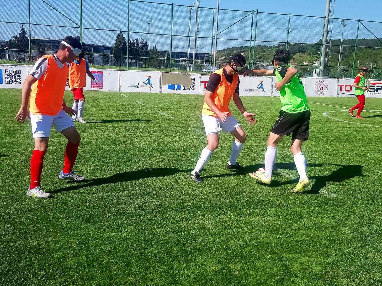 Sesi Görenler, Avrupa Şampiyonası’nın son hazırlığını Bursa’da yapıyor Görme Engelliler Spor Federasyonu bünyesindeki Sesi Görenler Milli Takımı, Avrupa Futbol Şampiyonası öncesi son hazırlıklarını Bursa’da yapıyor ...