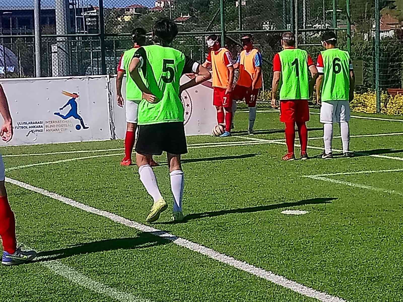 Sesi Görenler, Avrupa Şampiyonası’nın son hazırlığını Bursa’da yapıyor Görme Engelliler Spor Federasyonu bünyesindeki Sesi Görenler Milli Takımı, Avrupa Futbol Şampiyonası öncesi son hazırlıklarını Bursa’da yapıyor ...